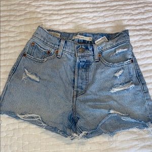 Levi’s Wedgie Jean short